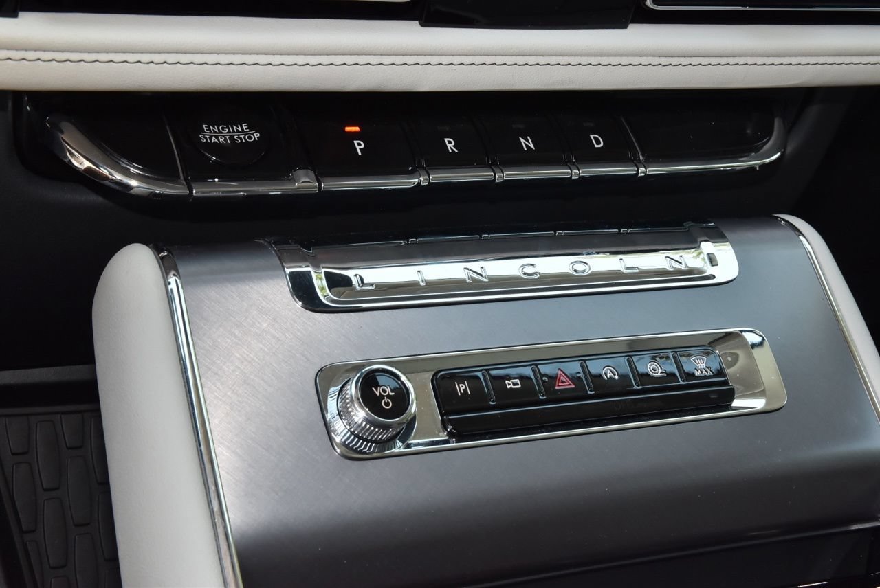 Certified 2026 Lincoln Aviator AWD image 31