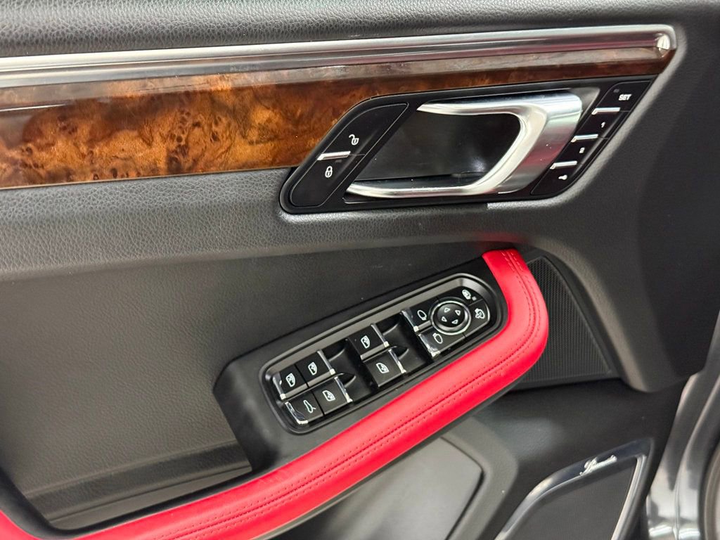 Used 2017 Porsche Macan Turbo image 41