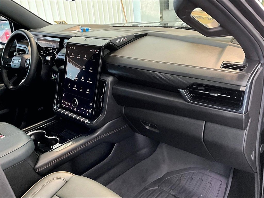 Used 2025 GMC Yukon AT4 w/ LPO, Floor Liner Package image 14