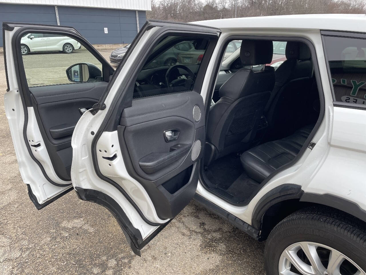 Used 2019 Land Rover Range Rover Evoque SE Premium image 14