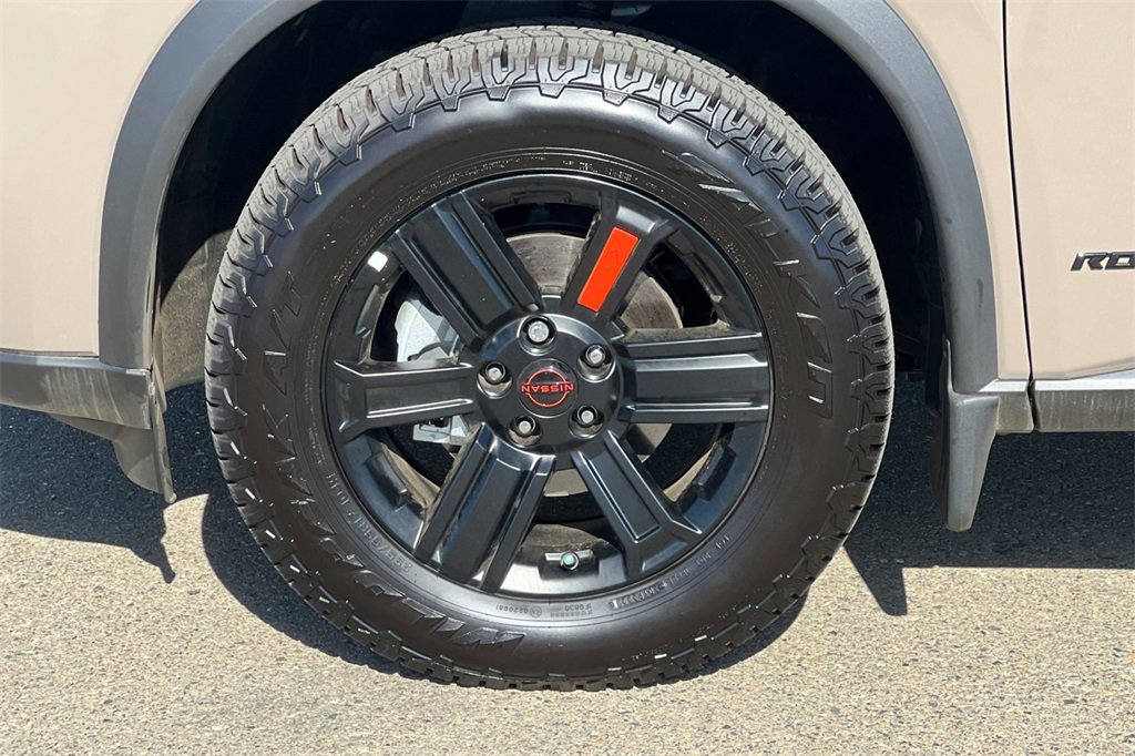 Used 2025 Nissan Rogue SV image 27