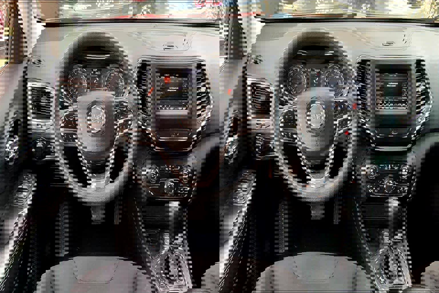 Used 2019 Jeep Cherokee Latitude w/ Popular Appearance Group image 6