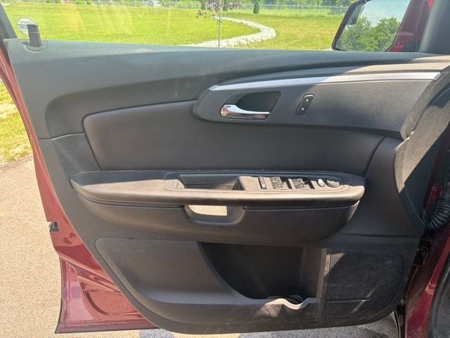 Used 2010 Chevrolet Traverse LT FWD image 17