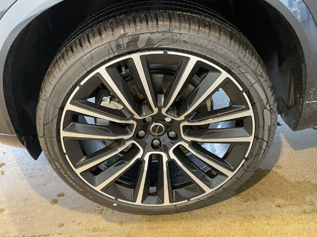 New 2026 Volvo XC90 B6 Plus w/ Protection Package Premier AWD/4WD image 12