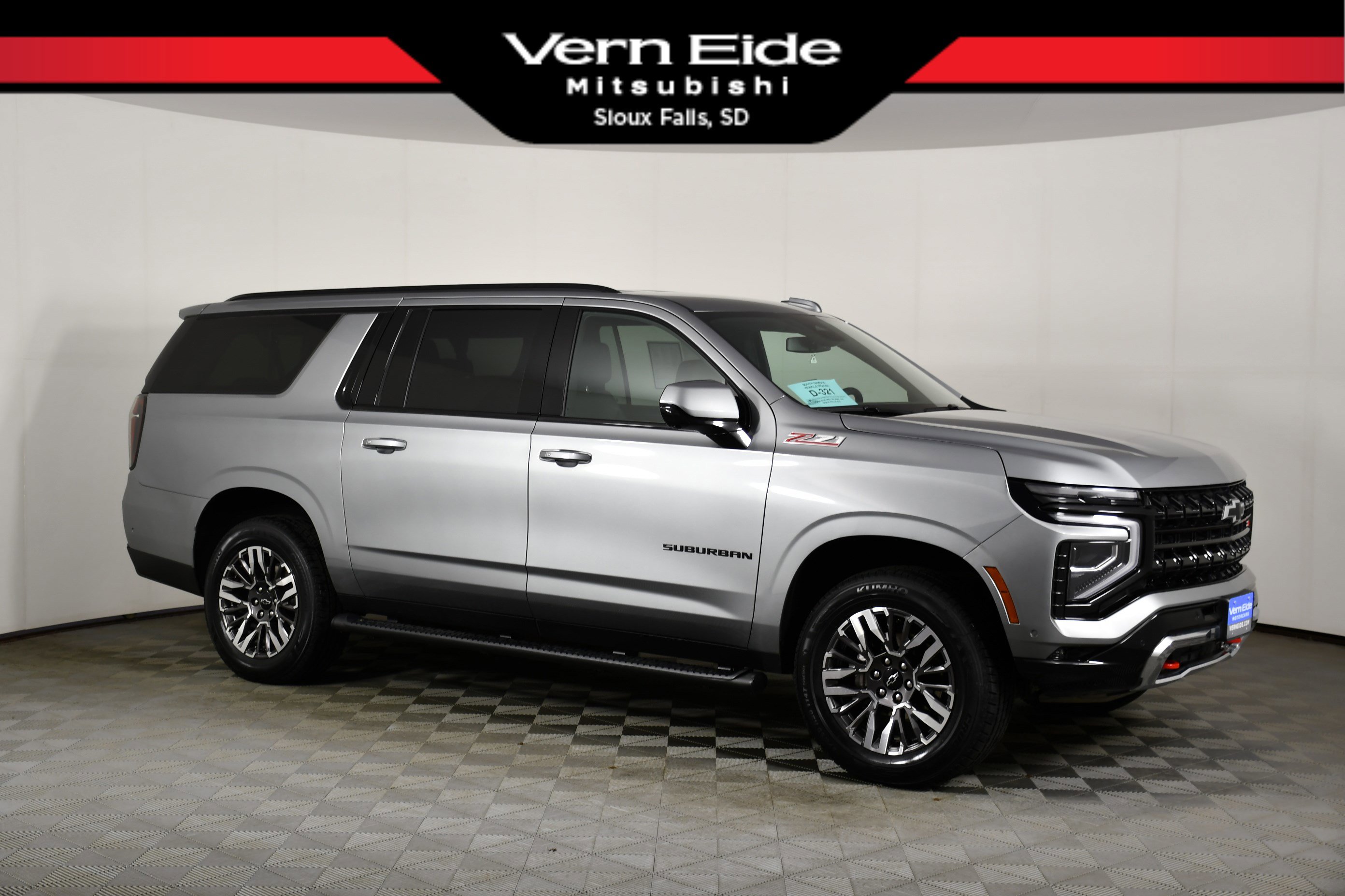 Used 2025 Chevrolet Suburban Z71 AWD/4WD image 1