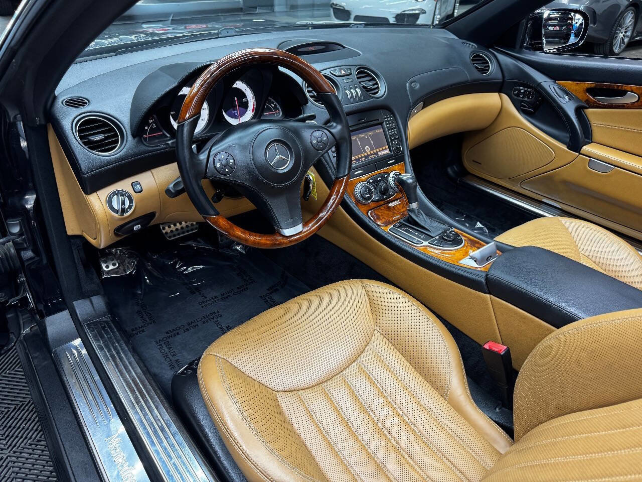 Used 2011 Mercedes-Benz SL 550 image 46