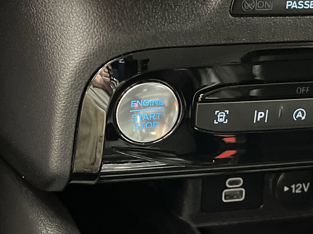 Certified 2024 Ford Escape Platinum AWD/4WD image 21