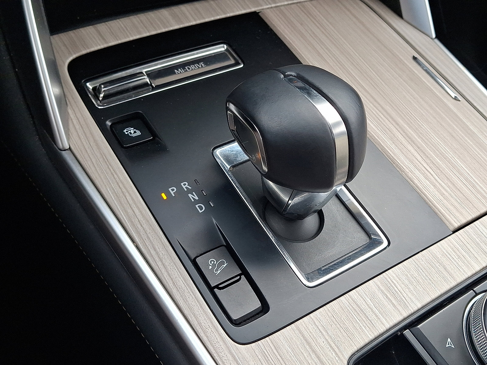 Certified 2024 MAZDA CX-90 Plug-In Hybrid w/ Premium Pkg image 17