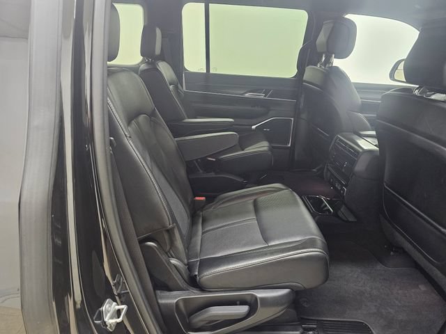 Used 2024 Jeep Wagoneer Series II AWD/4WD image 19