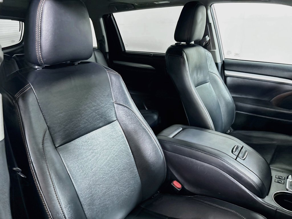 Used 2019 Toyota Highlander XLE AWD/4WD image 27