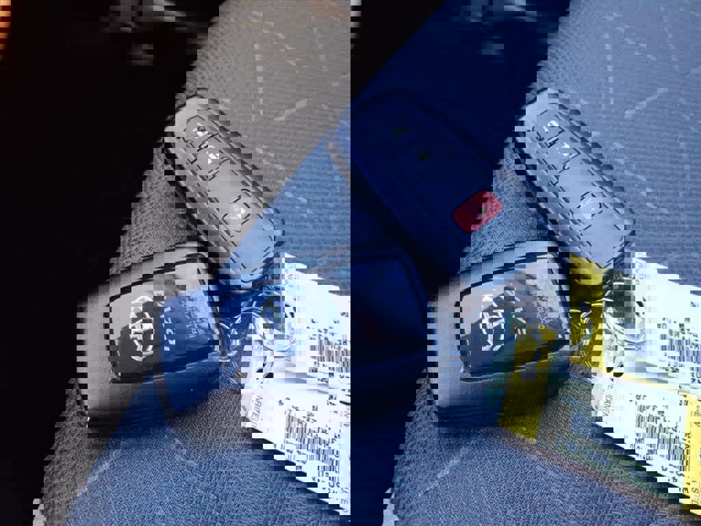 Used 2024 Toyota RAV4 XLE image 40