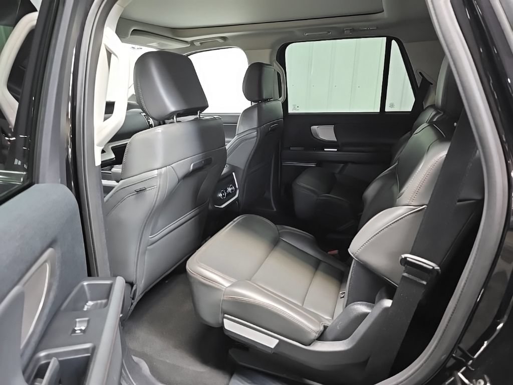 Certified 2025 Ford Expedition Active AWD/4WD image 35