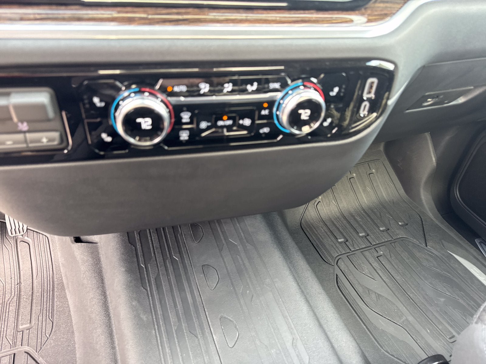 New 2026 GMC Sierra 2500 SLE AWD/4WD image 32