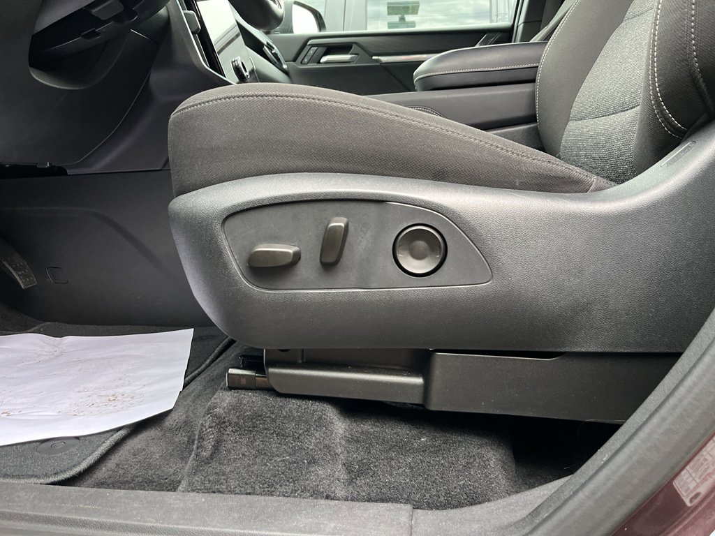 Used 2025 GMC Acadia Elevation image 14