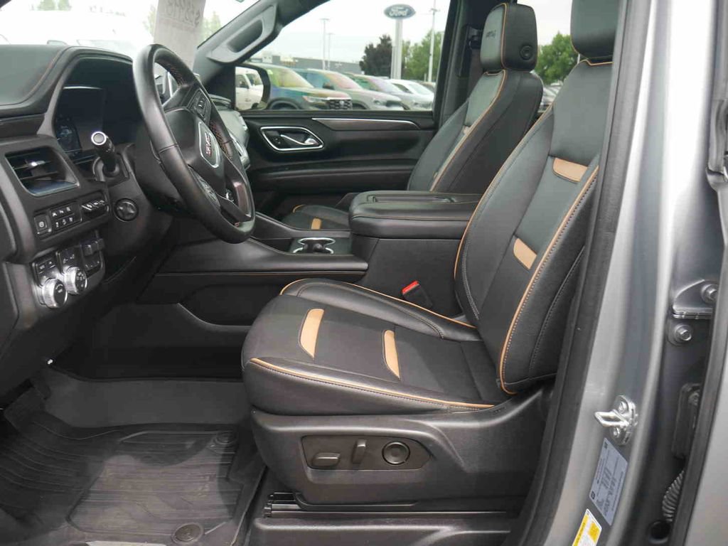 Used 2024 GMC Yukon XL AT4 w/ Technology Package AWD/4WD image 29