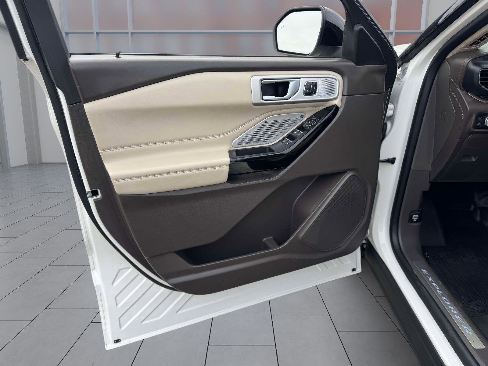 Used 2023 Ford Explorer Platinum w/ Technology Package image 24