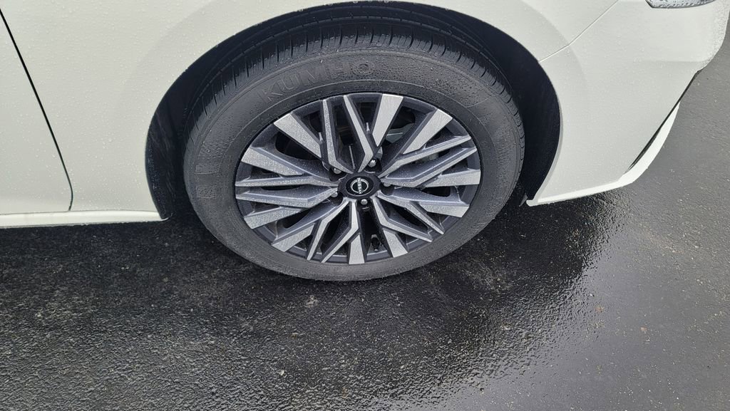 Used 2025 Nissan Altima 2.5 SV image 15