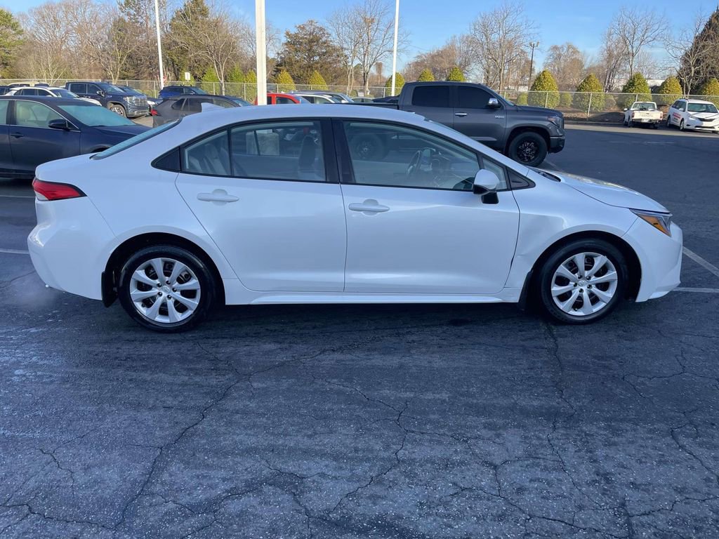 Used 2025 Toyota Corolla LE image 11