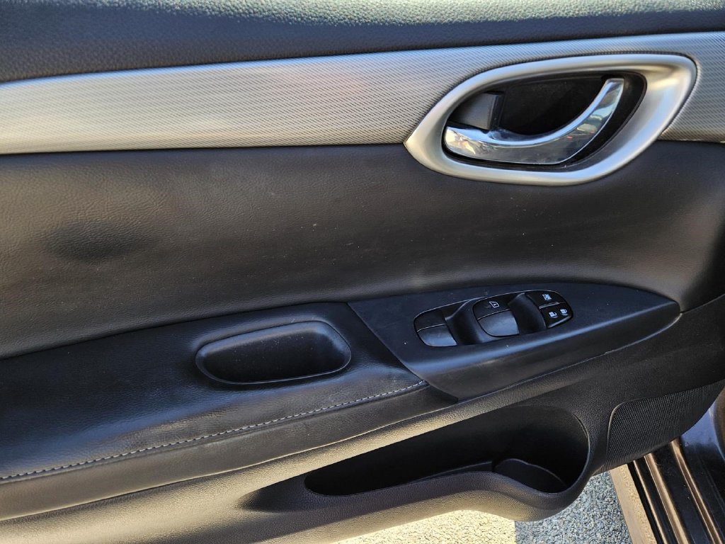 Used 2015 Nissan Sentra SR w/ SR Premium Package FWD image 15