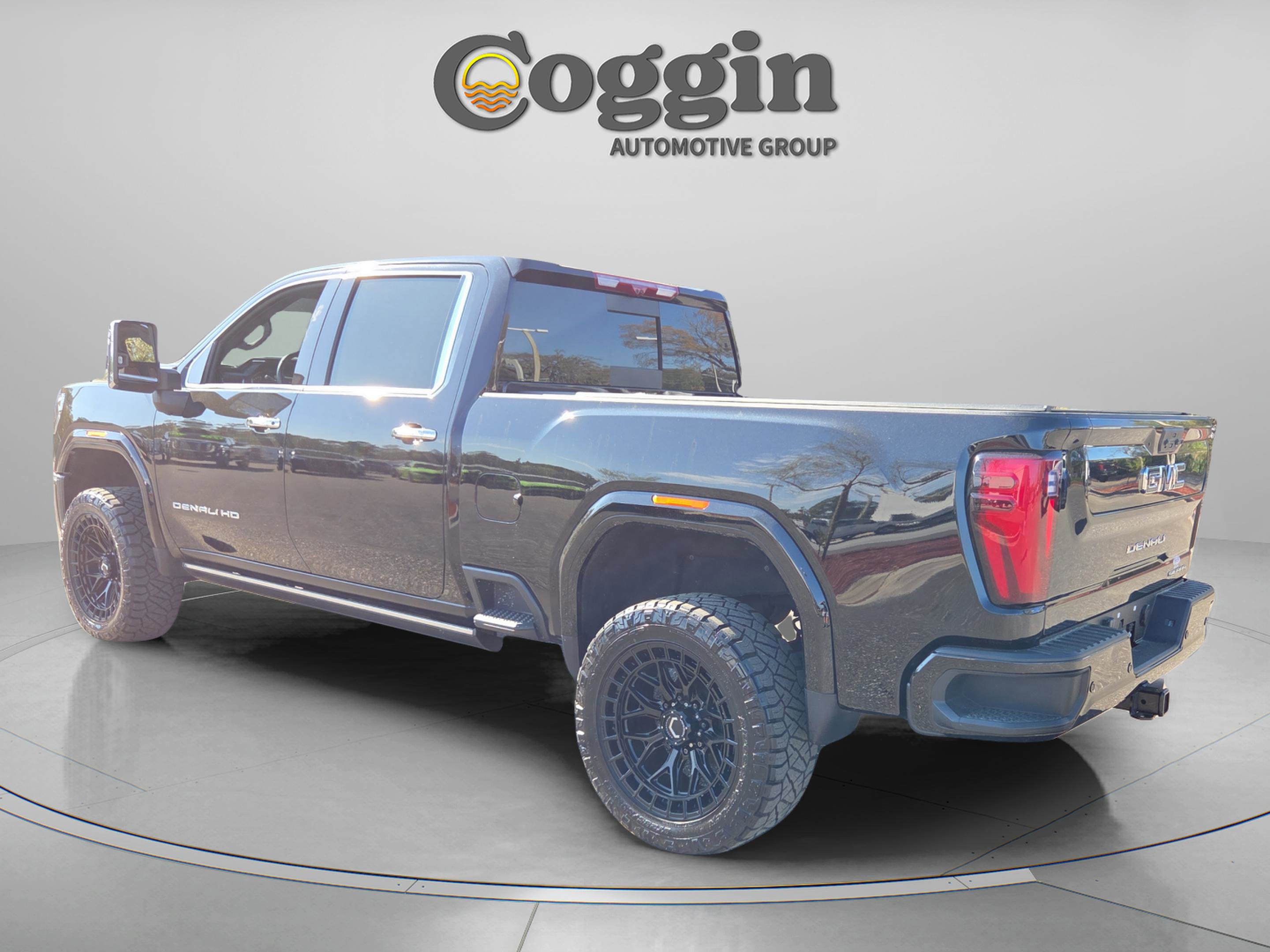 Used 2025 GMC Sierra 2500 Denali Ultimate image 3