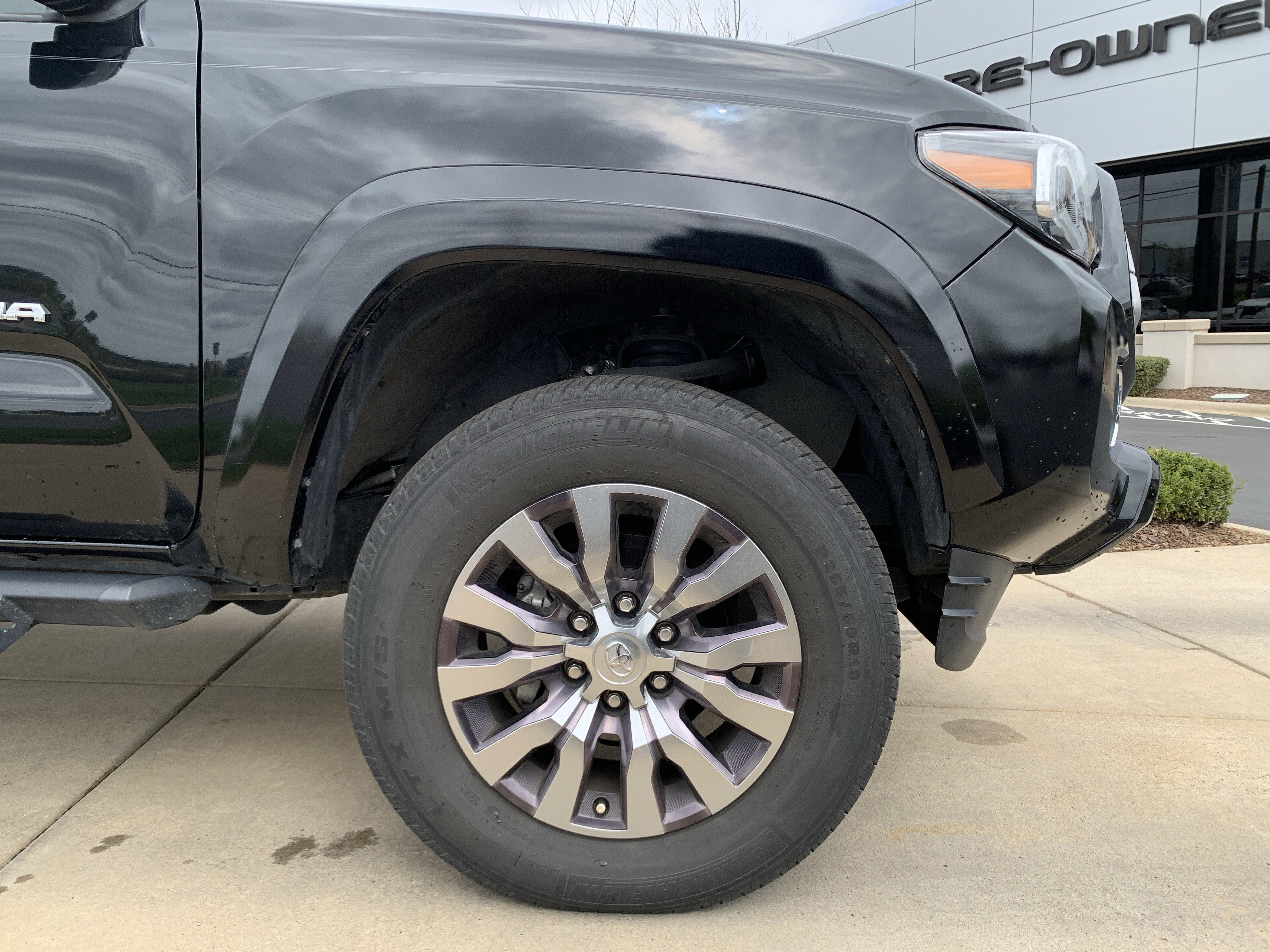 Used 2021 Toyota Tacoma Limited image 13