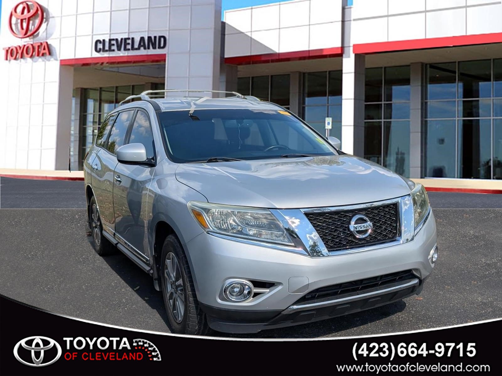 Used 2013 Nissan Pathfinder SL FWD image 1
