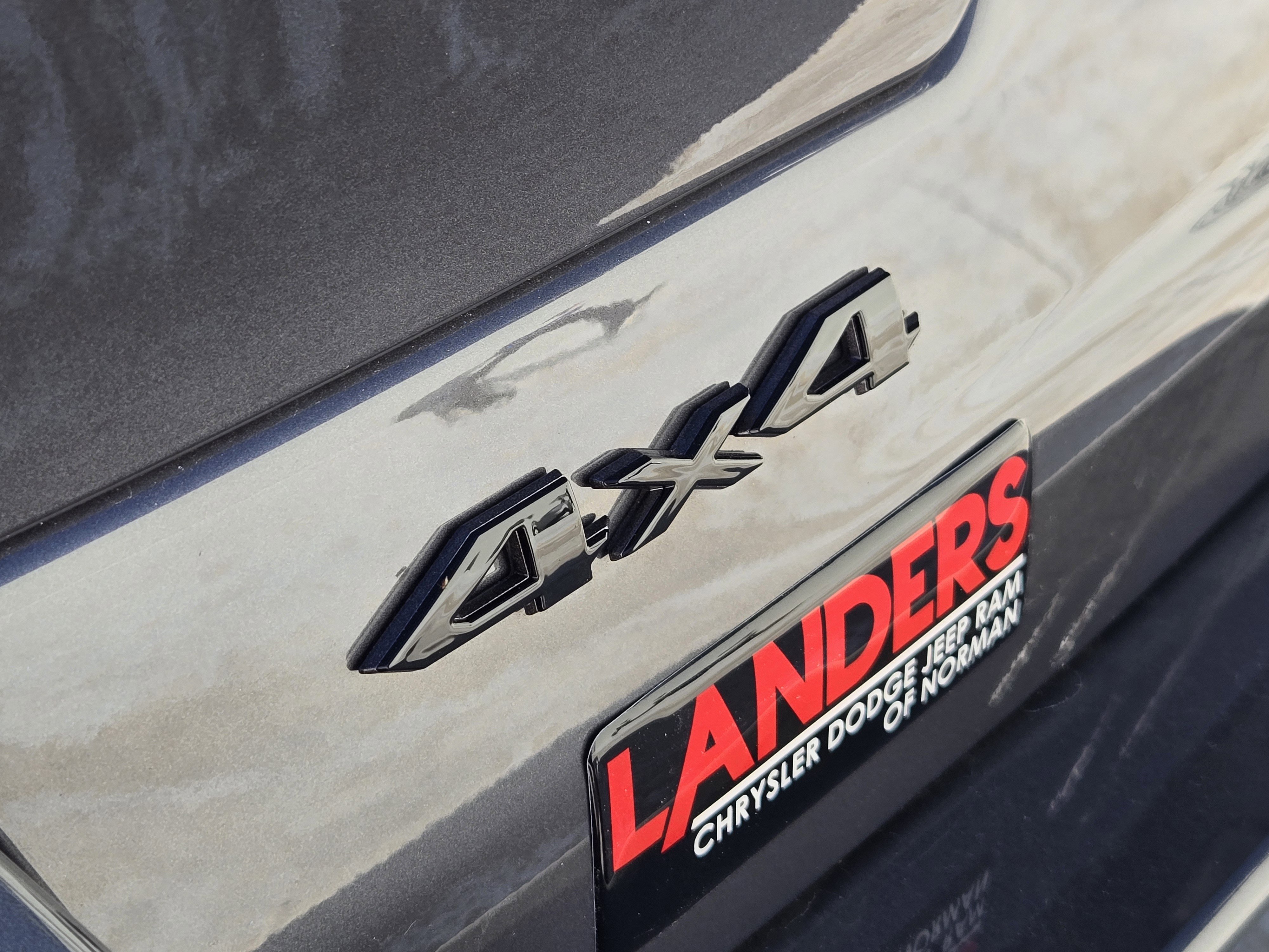 New 2025 Jeep Grand Cherokee Altitude image 9