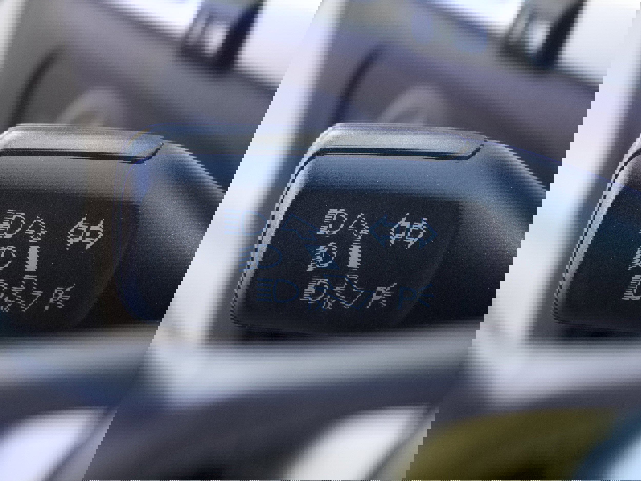 Used 2012 Volkswagen Touareg TDI image 18