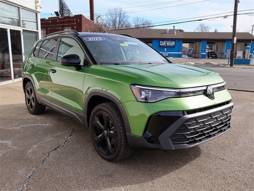 New 2025 Volkswagen Taos SE image 7