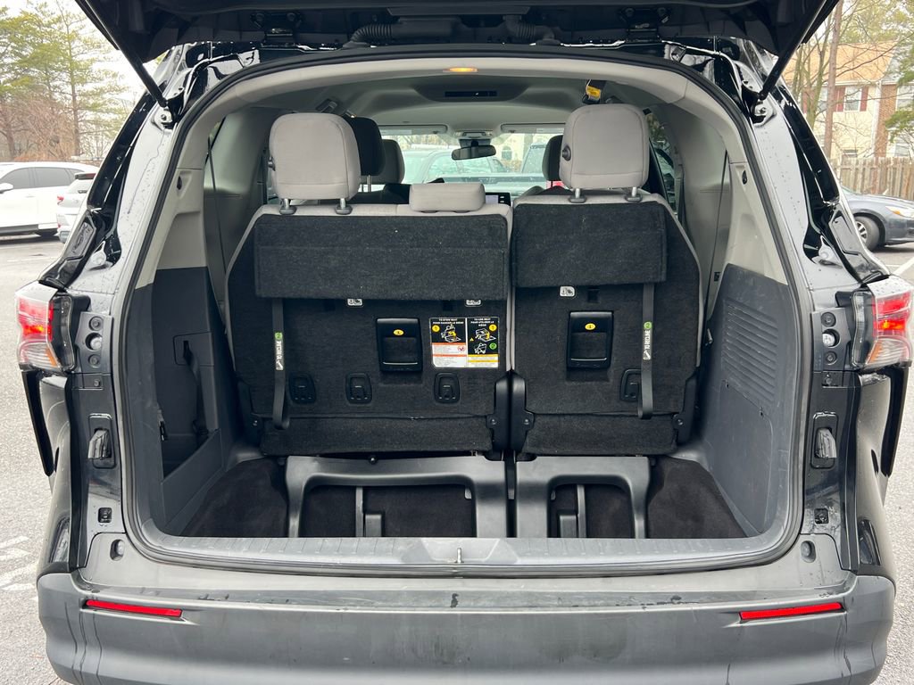 Used 2024 Toyota Sienna LE image 14