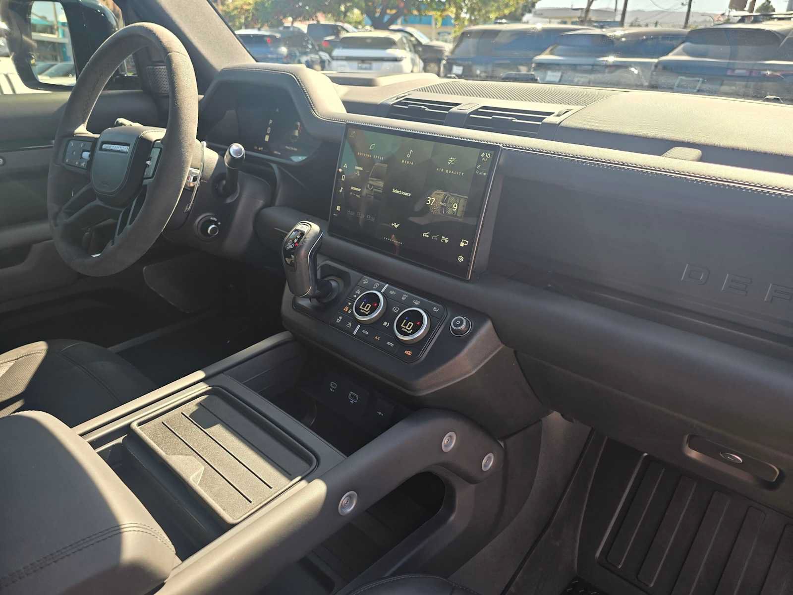 Used 2023 Land Rover Defender 110 V8 AWD/4WD image 11