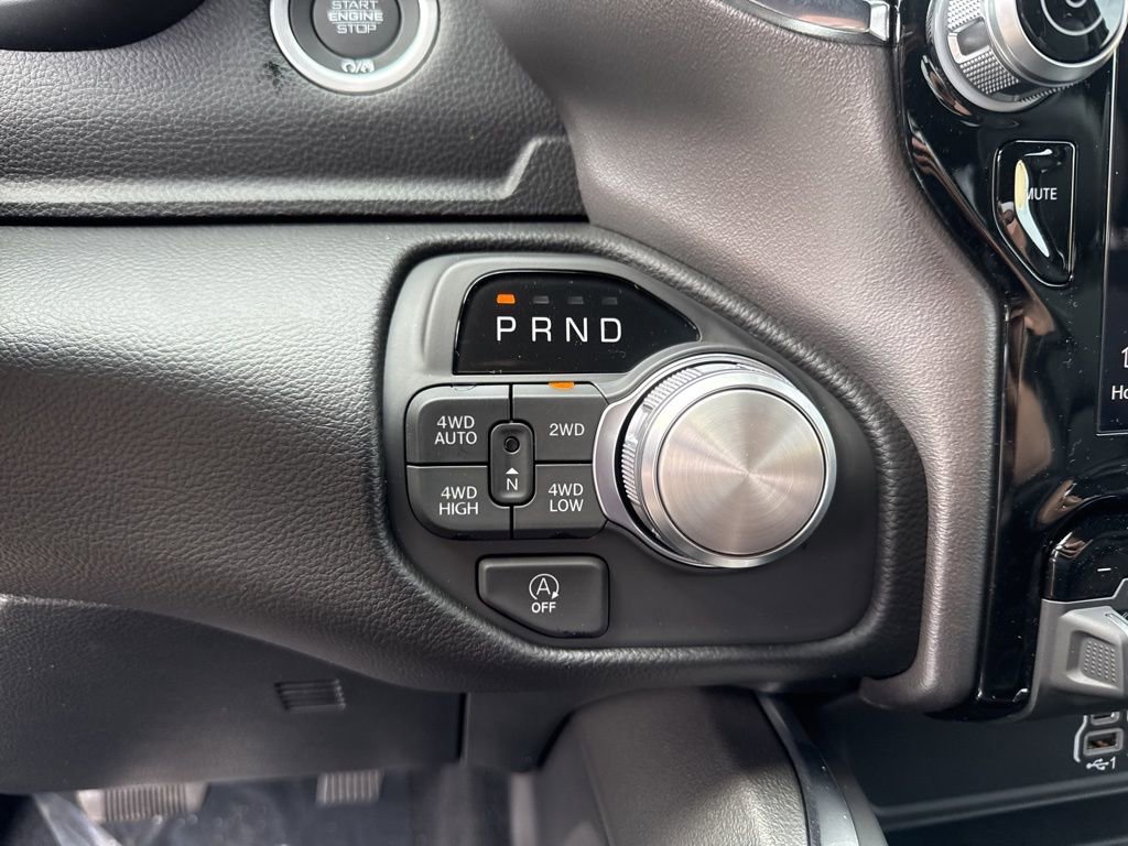 New 2026 RAM 1500 Laramie AWD/4WD image 14