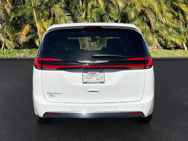 Used 2025 Chrysler Pacifica Select FWD image 7