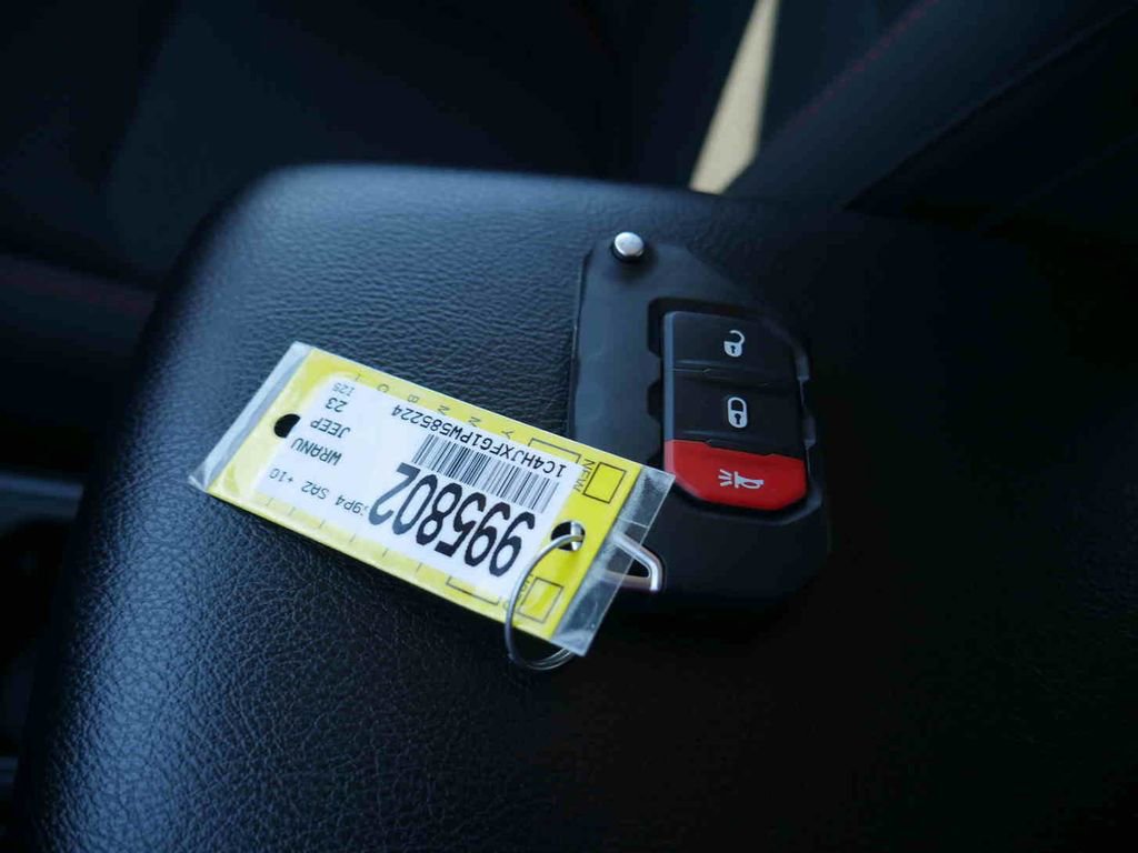 Used 2023 Jeep Wrangler Unlimited Rubicon w/ Steel Bumper Group image 34