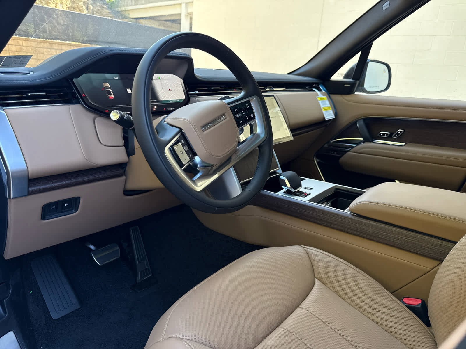 New 2025 Land Rover Range Rover SE image 12
