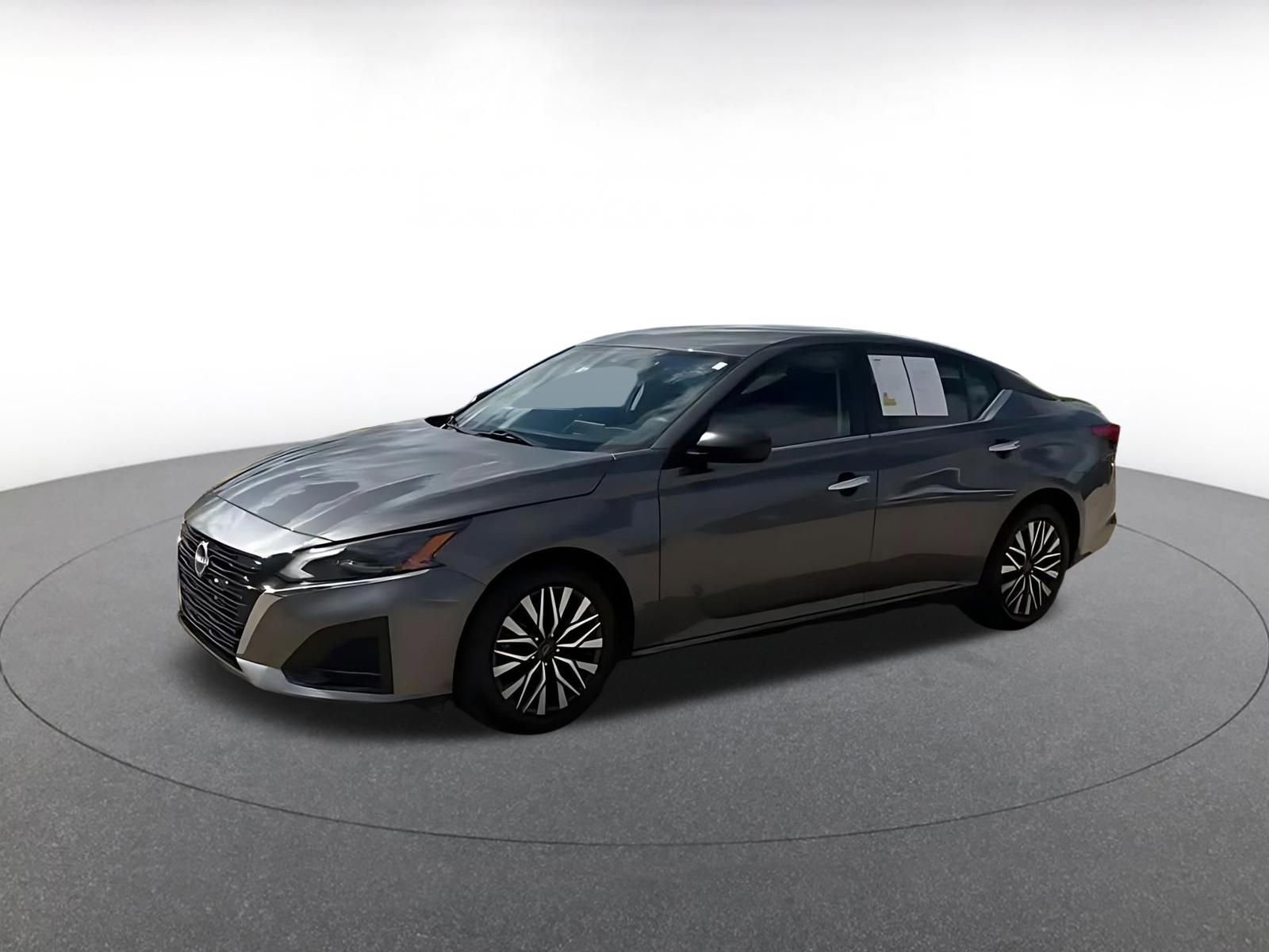 Used 2024 Nissan Altima 2.5 SV image 4