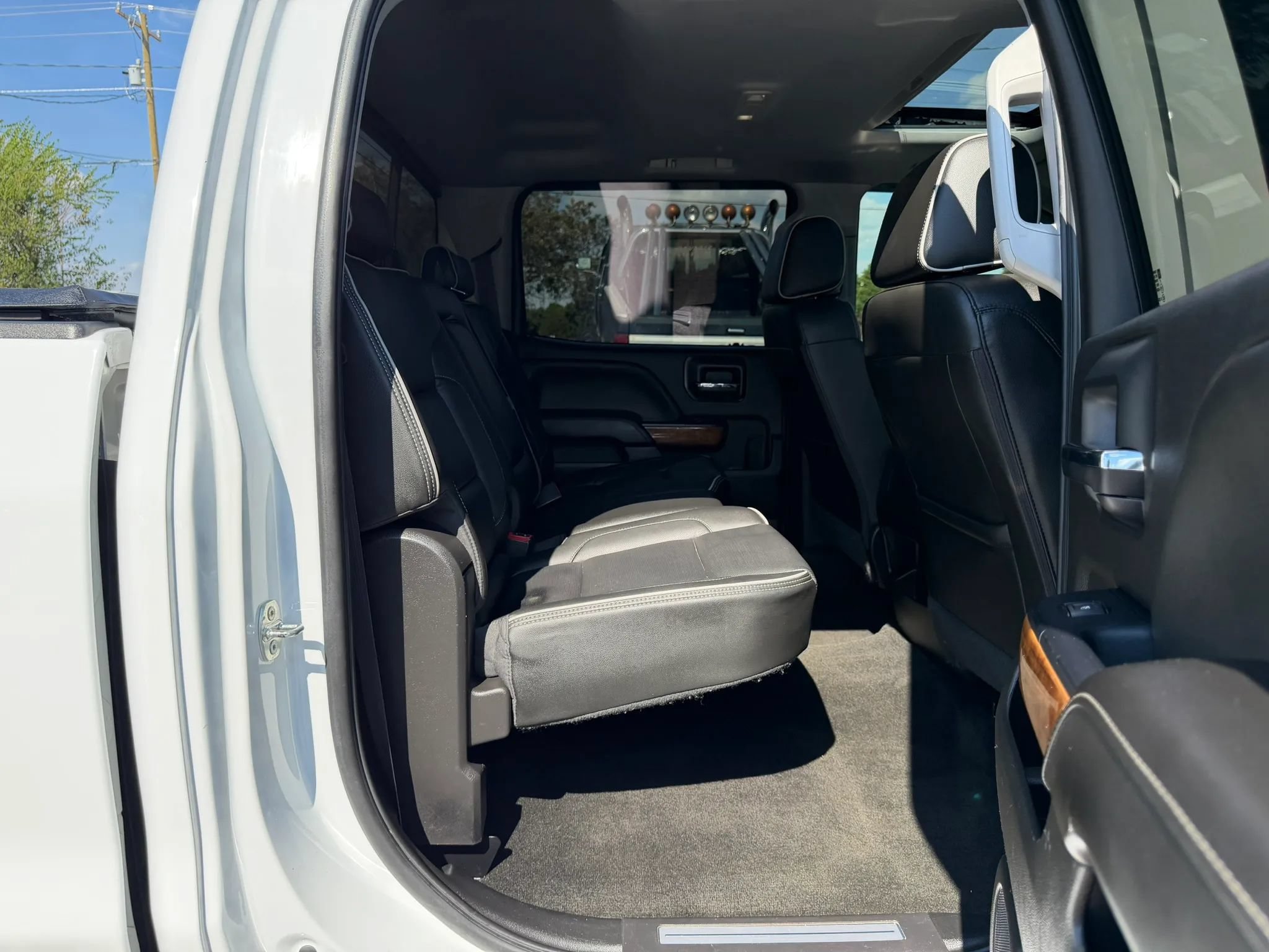 Used 2017 Chevrolet Silverado 2500 High Country w/ Duramax Plus Package AWD/4WD image 23