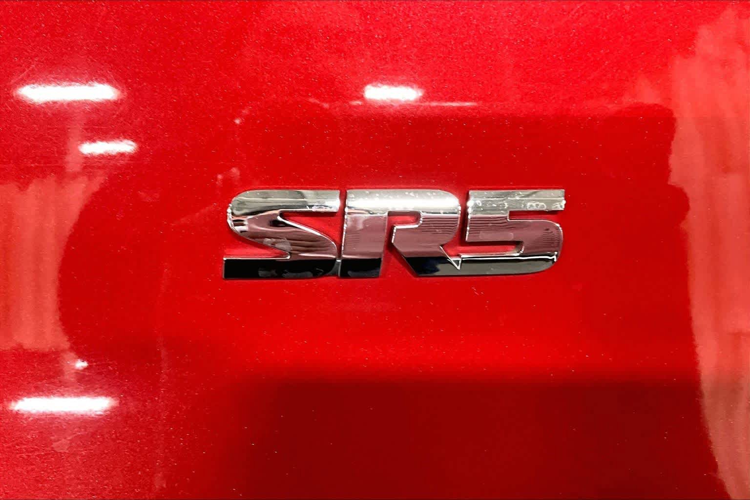 Used 2017 Toyota 4Runner SR5 AWD/4WD image 10