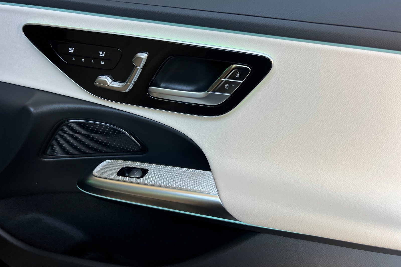 New 2025 Mercedes-Benz E 350 4MATIC Sedan image 20