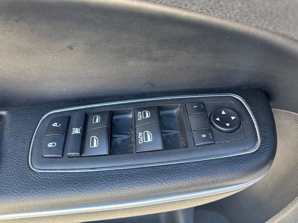 Used 2021 Chrysler 300 Touring w/ Driver Convenience Group image 19