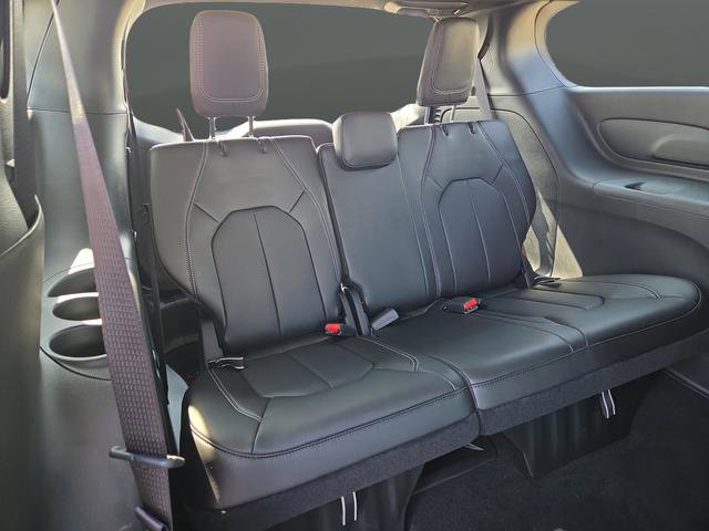 New 2026 Chrysler Pacifica Select FWD image 32
