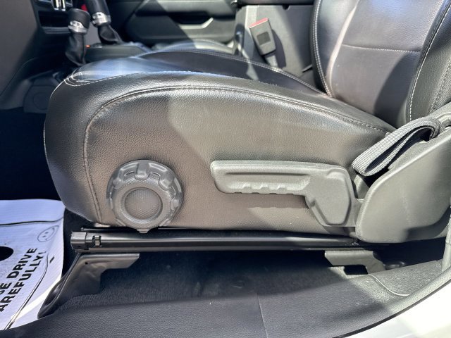 Used 2018 Jeep Wrangler Unlimited Sahara AWD/4WD image 12