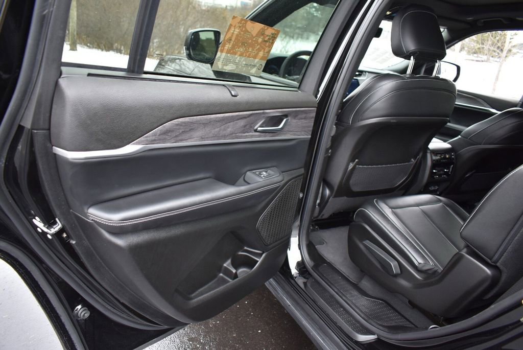 Certified 2024 Jeep Grand Cherokee L Limited w/ Luxury Tech Group II image 31