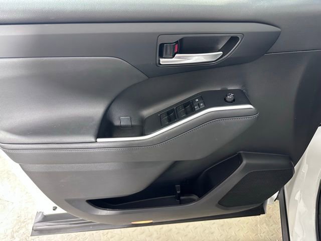 Used 2023 Toyota Highlander XLE image 21