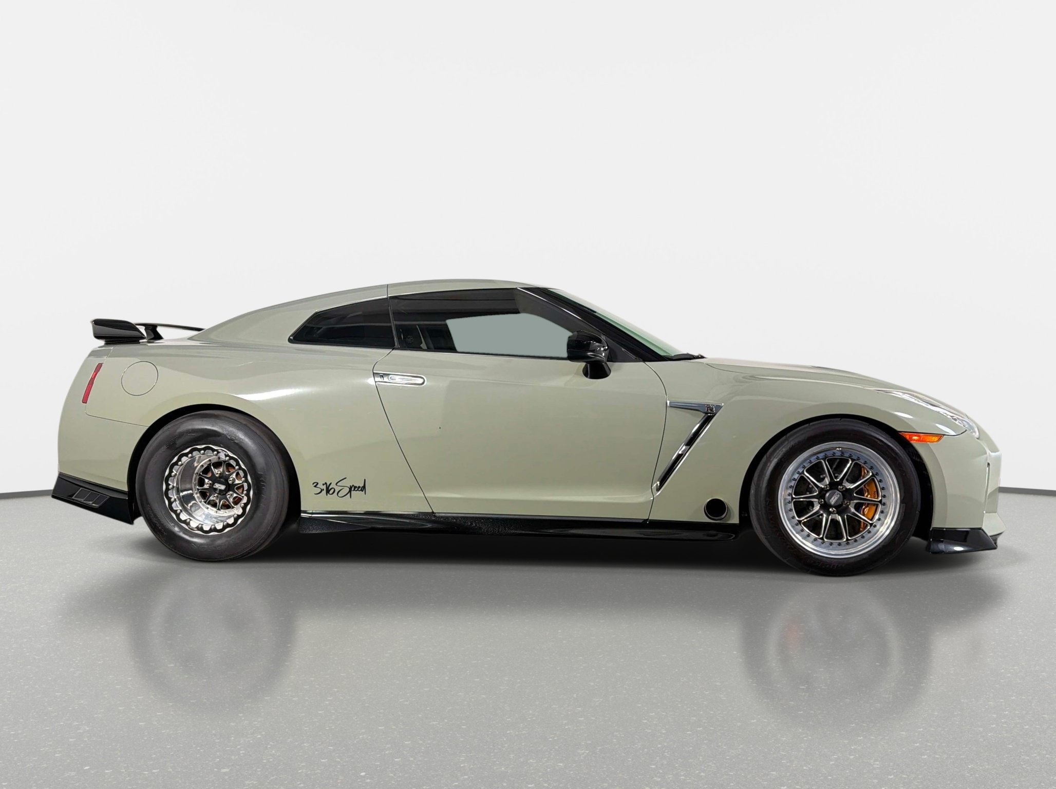 Used 2021 Nissan GT-R Premium AWD/4WD image 2