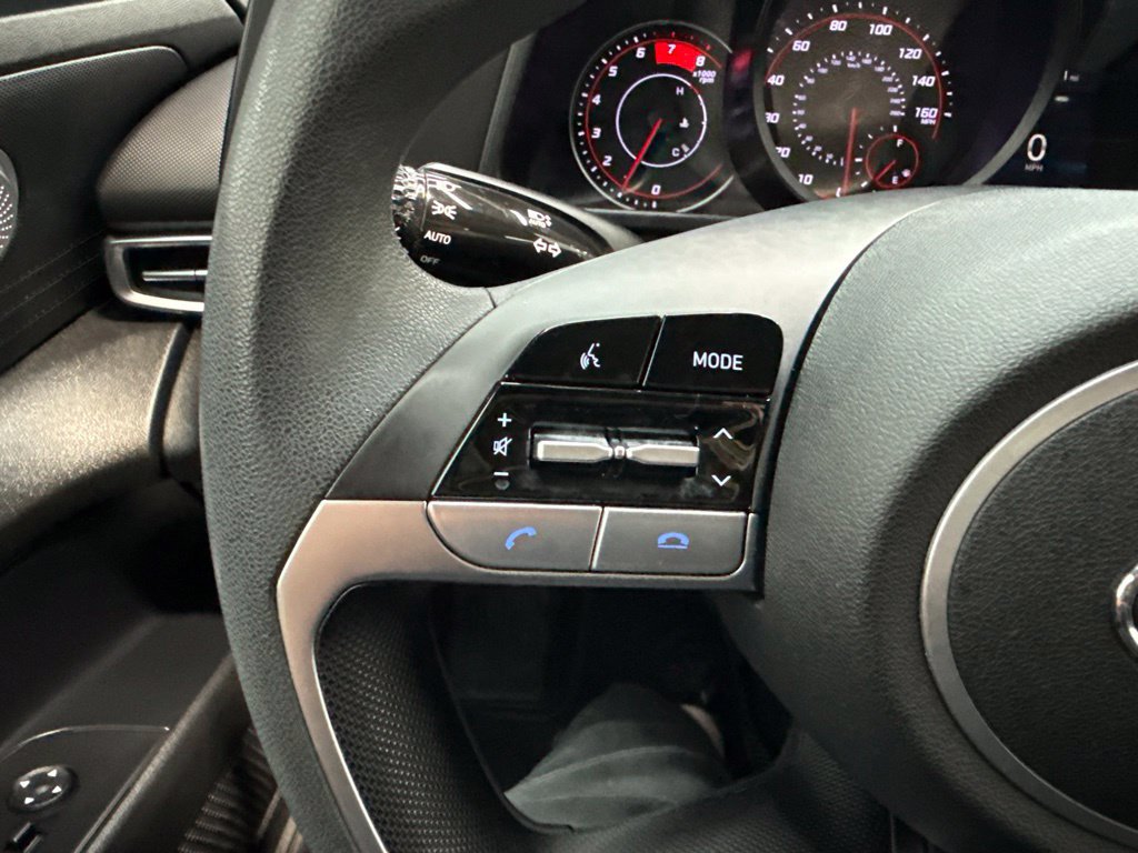 Used 2021 Hyundai Elantra SE FWD image 19