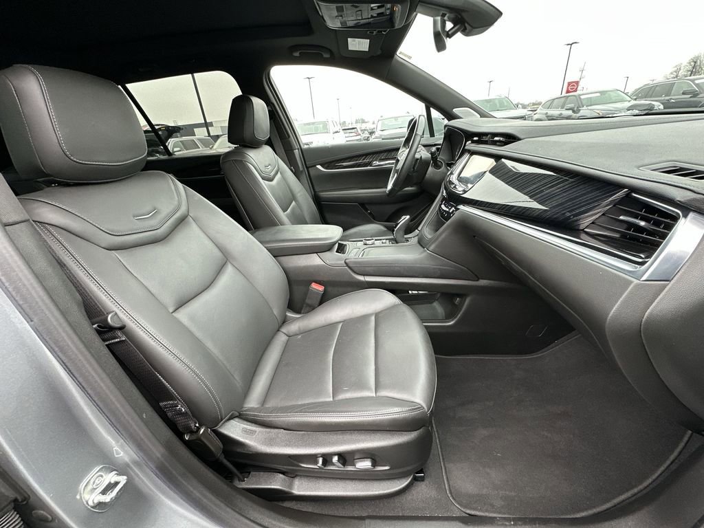 Used 2025 Cadillac XT6 Premium Luxury FWD image 26