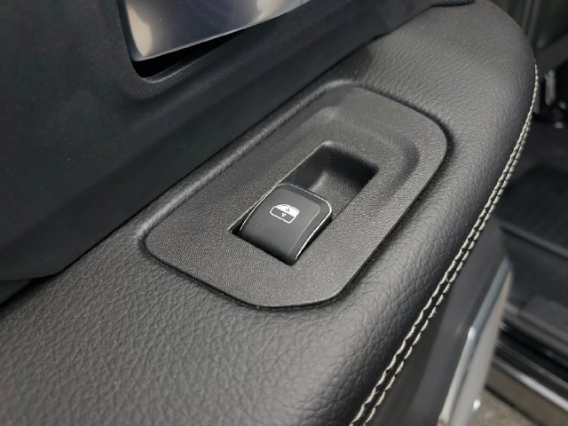New 2026 RAM 3500 Laramie AWD/4WD image 17