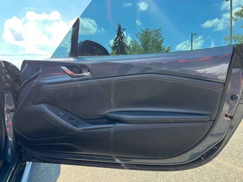 Used 2021 MAZDA MX-5 Miata RF Club RWD image 17