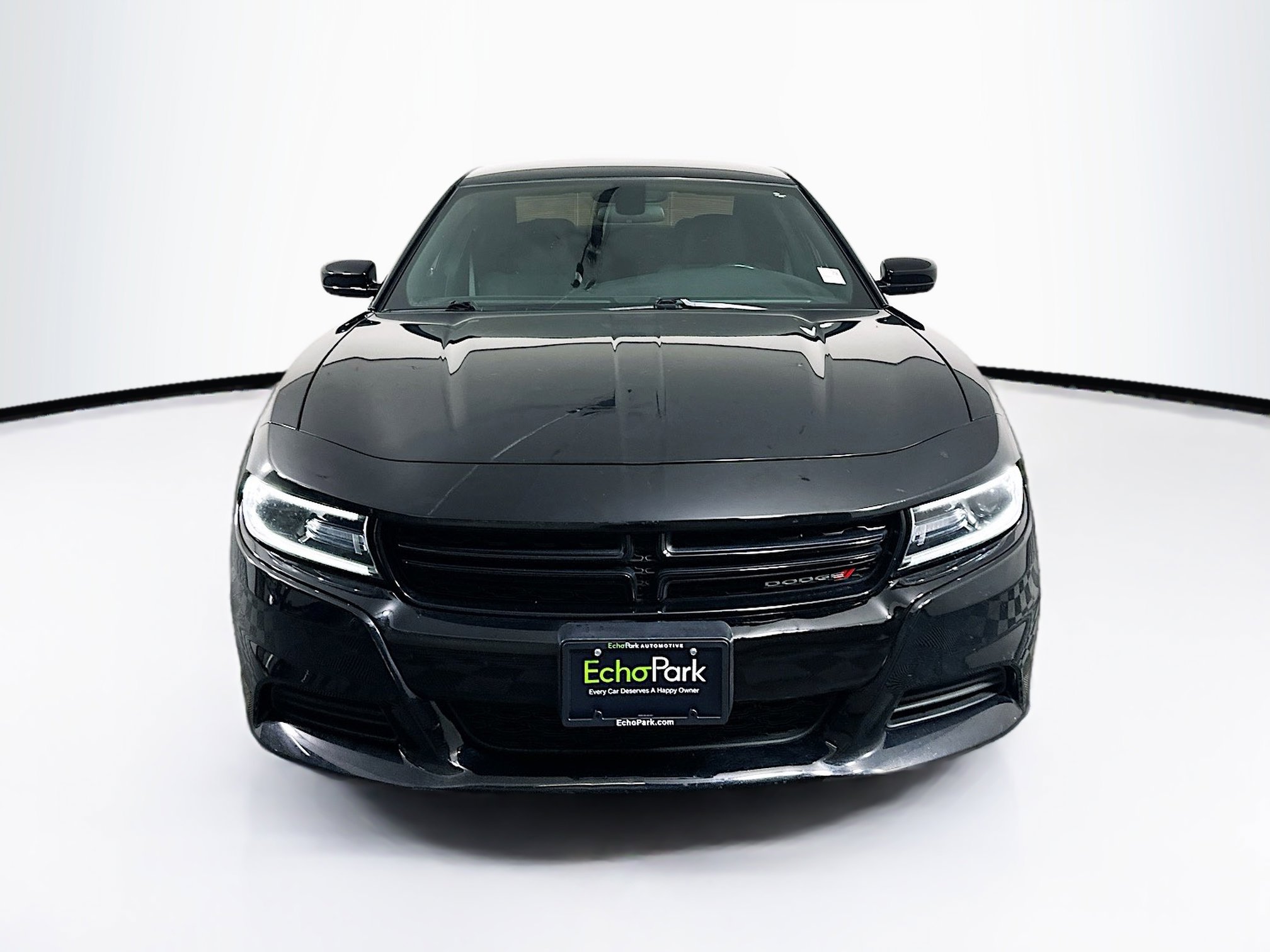 Used 2020 Dodge Charger SXT w/ Blacktop Package RWD image 2